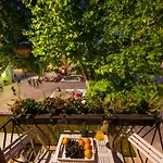 Apartment Caesar By Belmont Realty