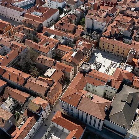 アパート Caesar By Belmont Realty