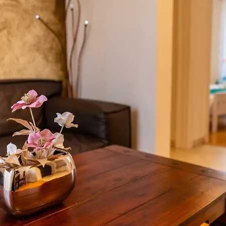 Caesar By Belmont Realty アパート ザダル