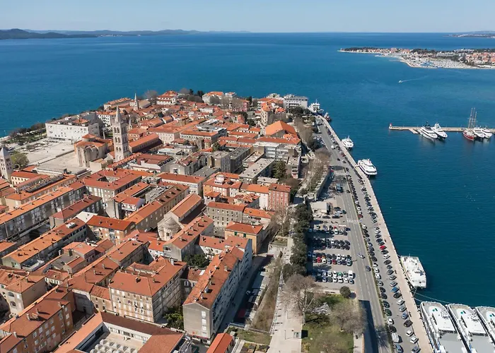 Caesar By Belmont Realty Διαμέρισμα