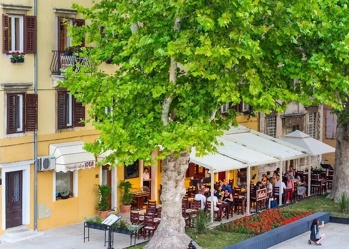 Caesar By Belmont Realty